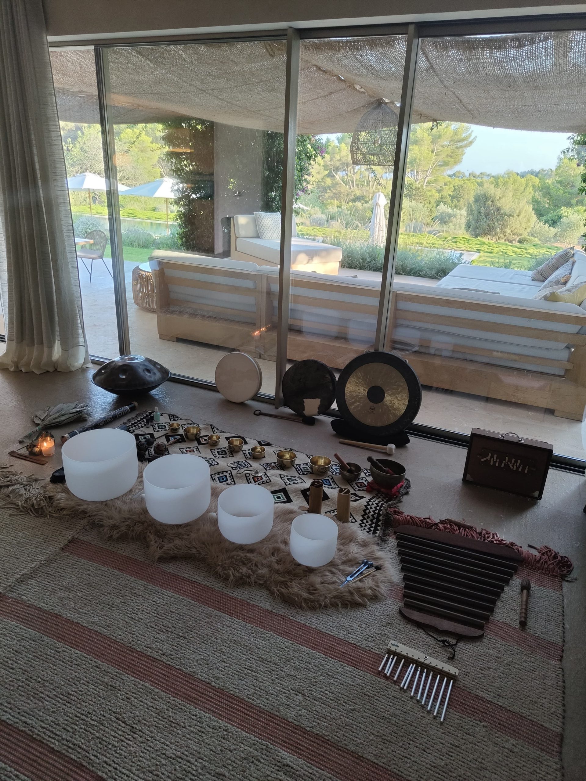sesión de sanación con sonido en Ibiza con cuencos tibetanos