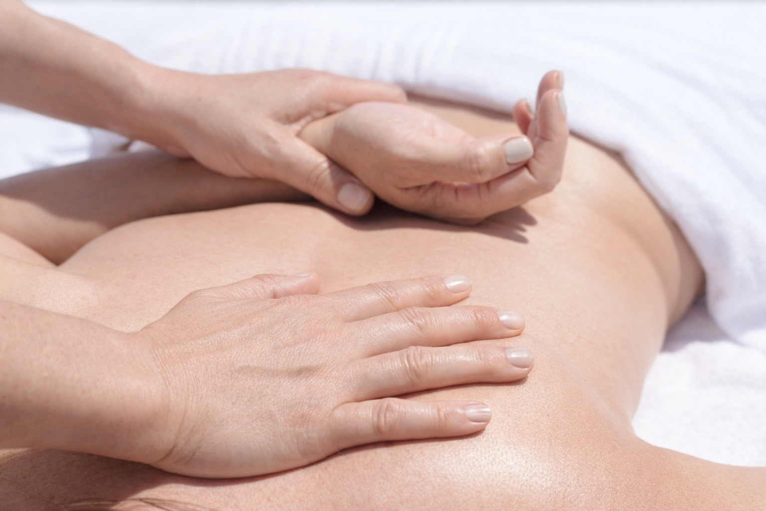deep tissue massage ibiza at villa for muscle recovery